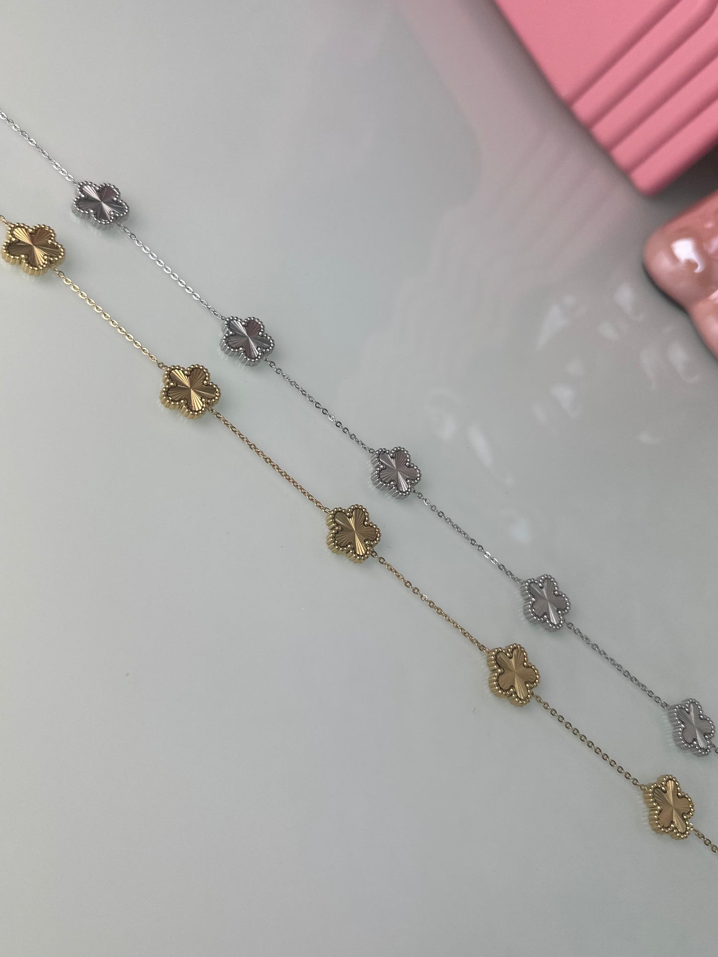 COLLIER LINA