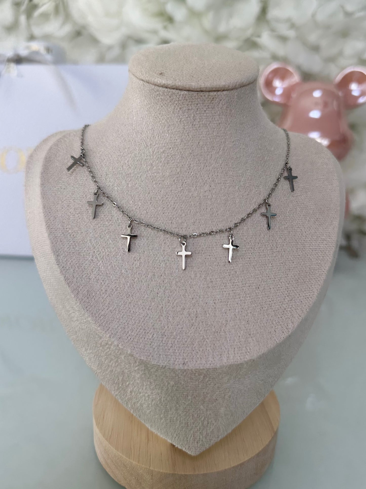 COLLIER CRUZ