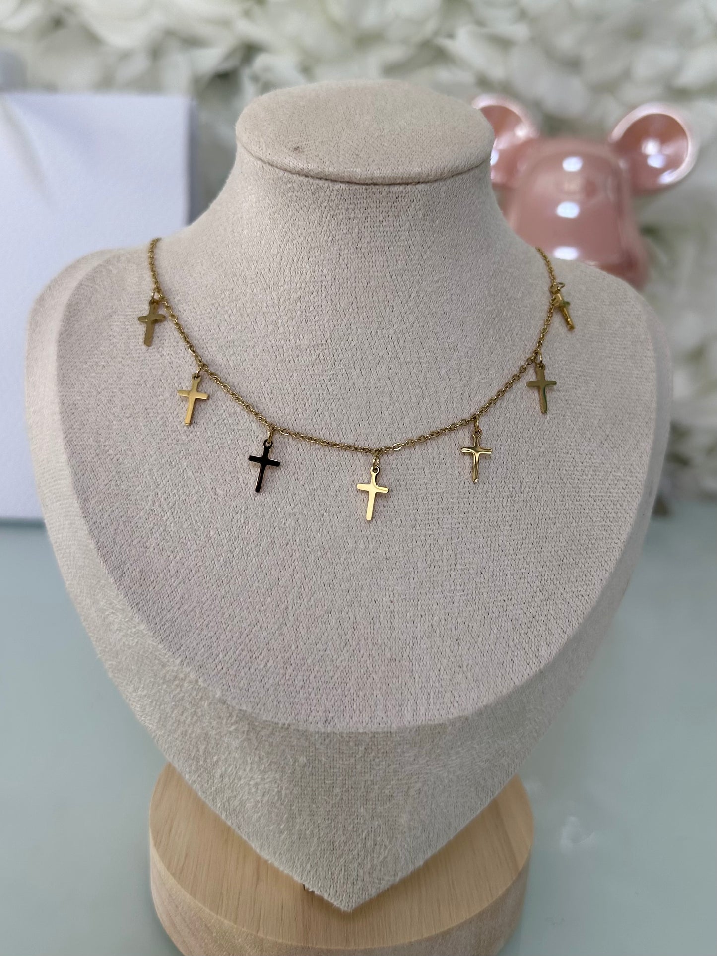 COLLIER CRUZ