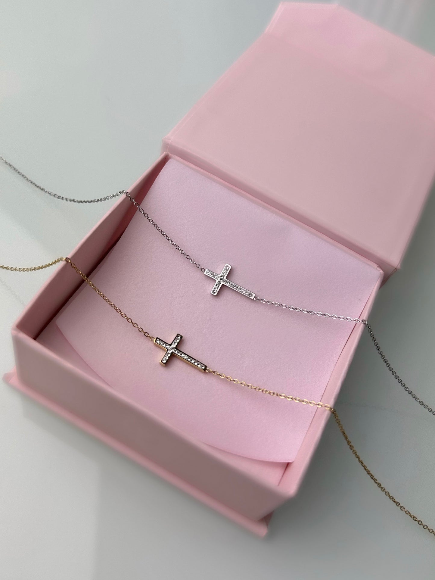 COLLIER LADY