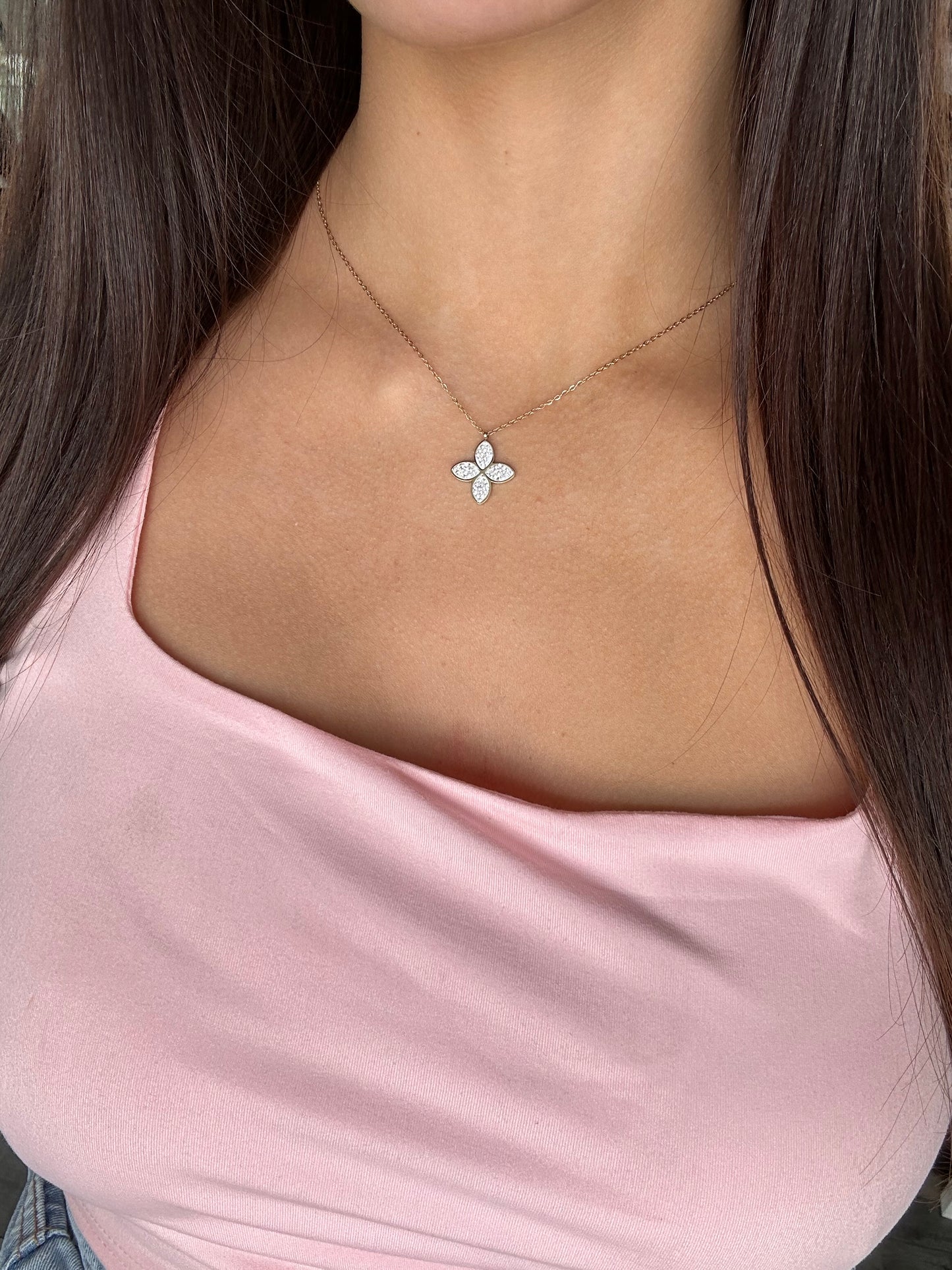 COLLIER NINA