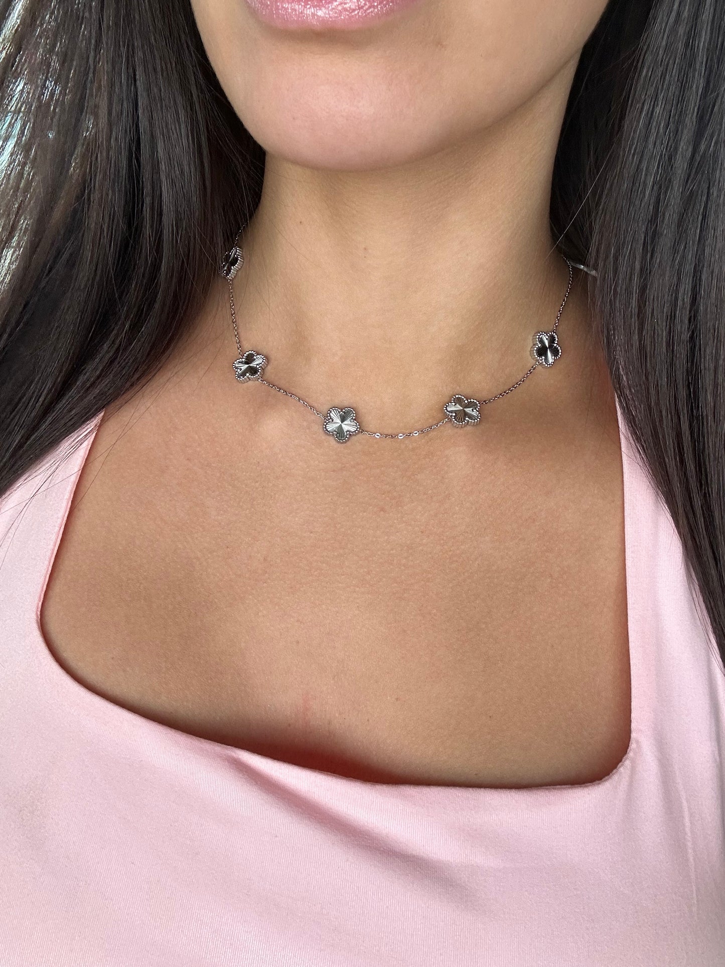 COLLIER LINA