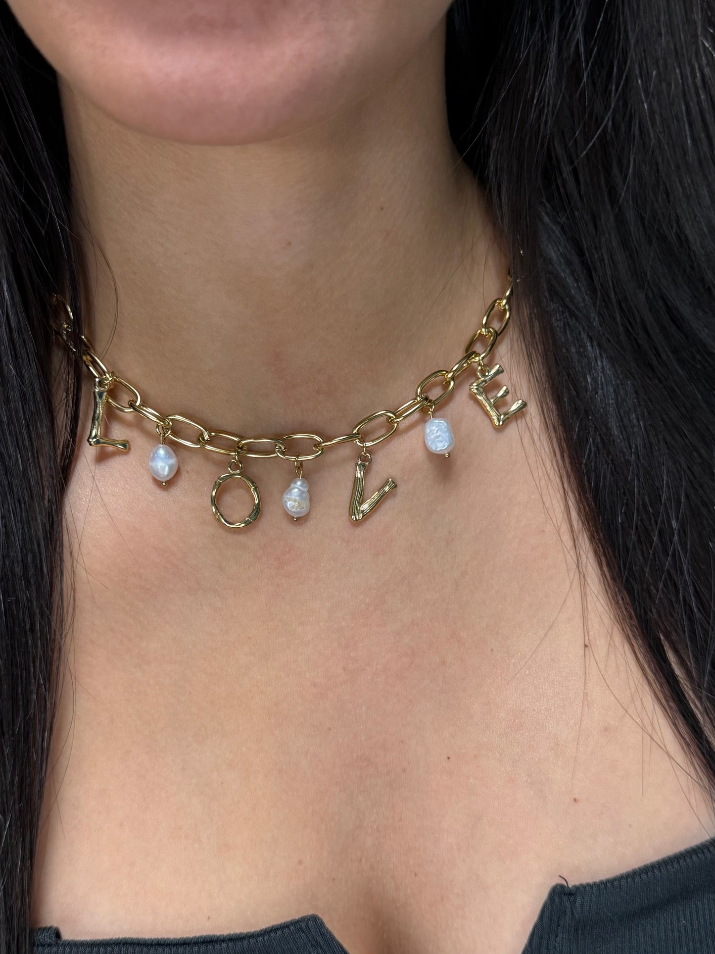 COLLIER LOVE