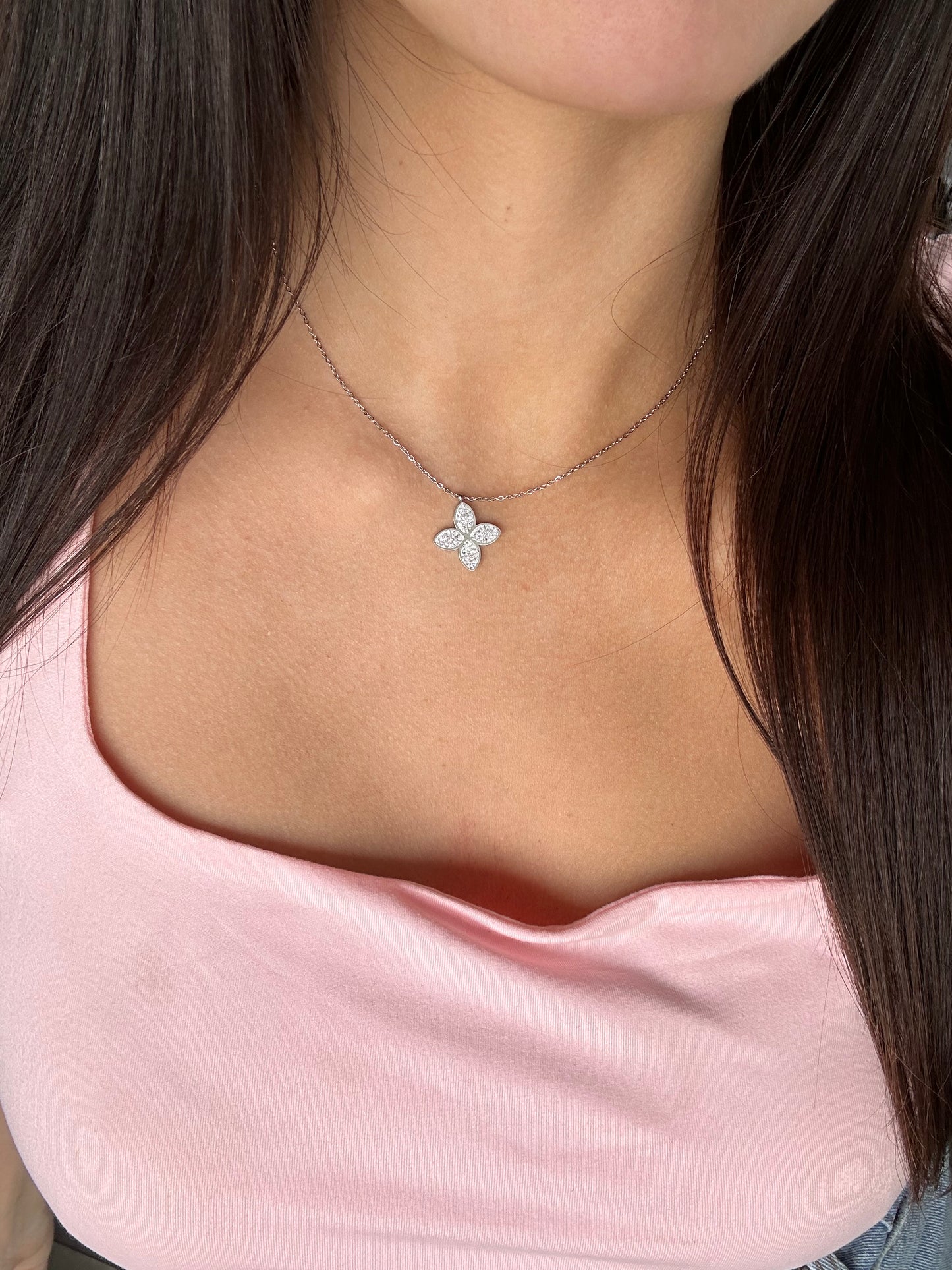 COLLIER NINA